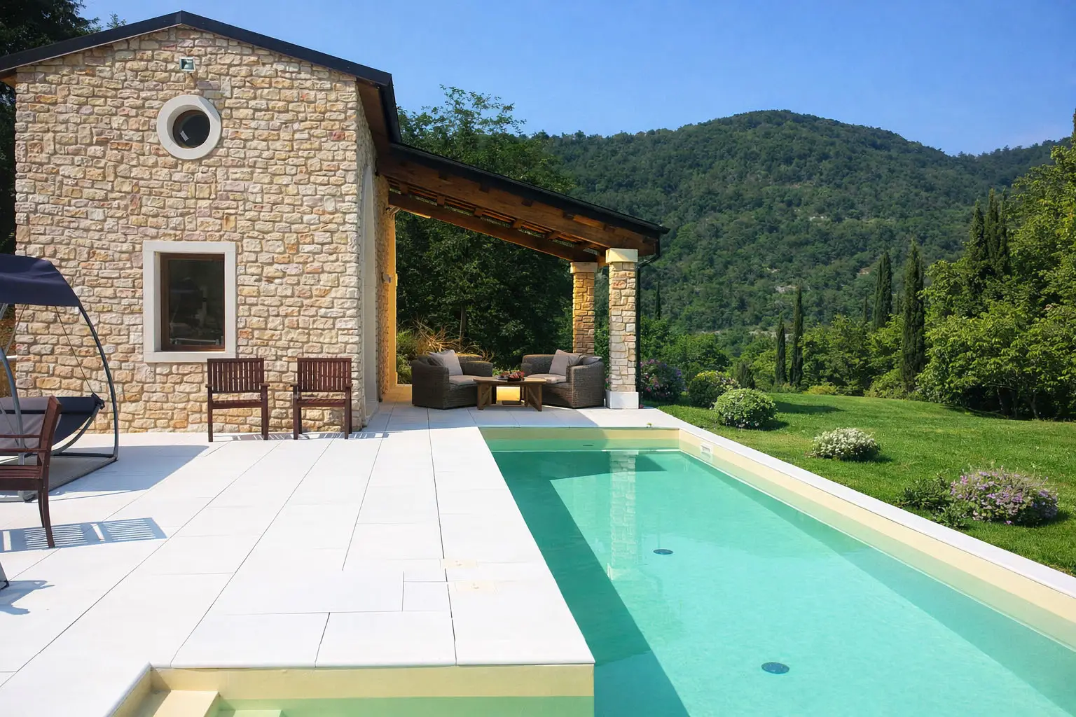 Casa in legno con finitura in pietra