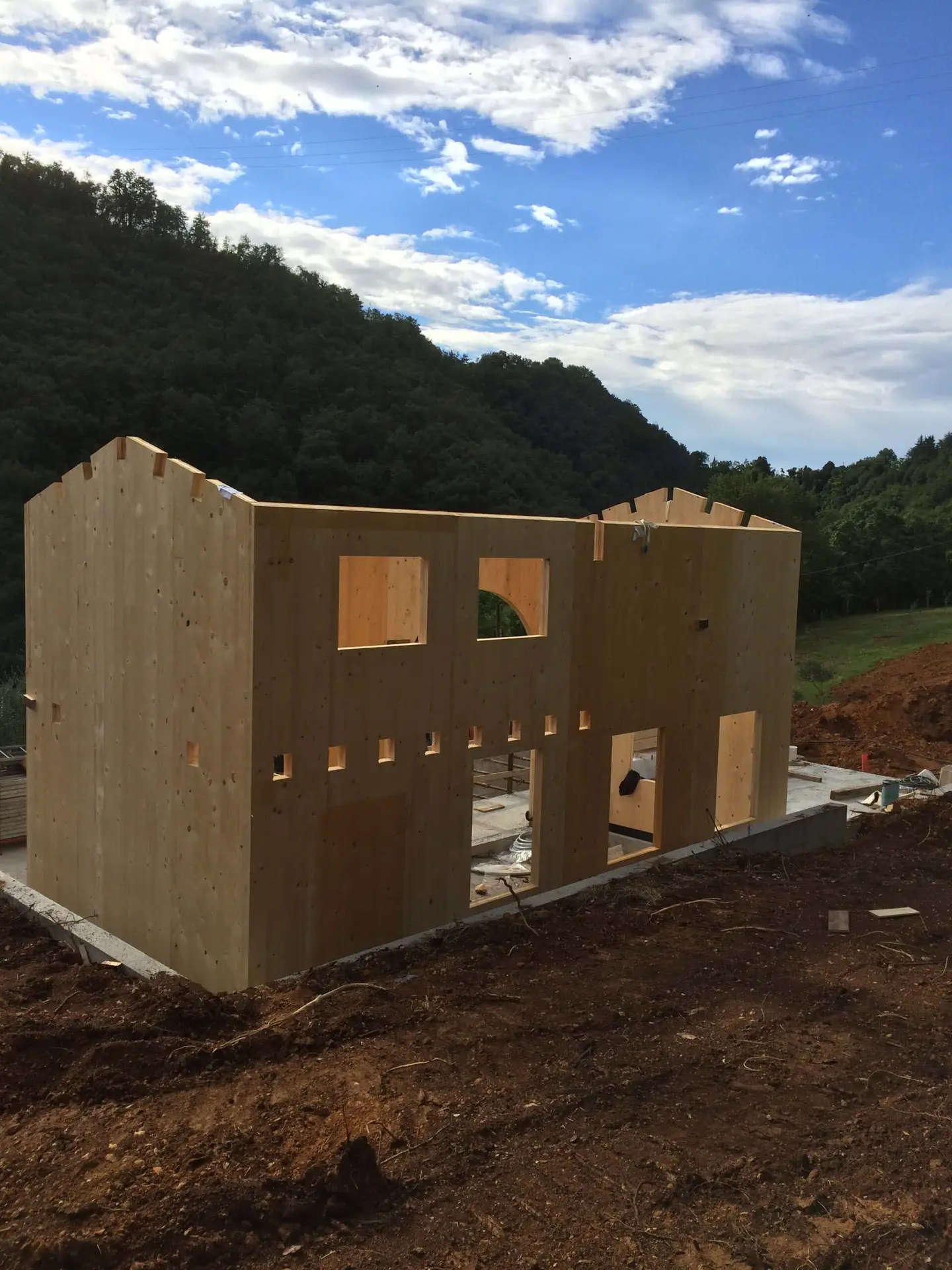 La struttura in legno in costruzione